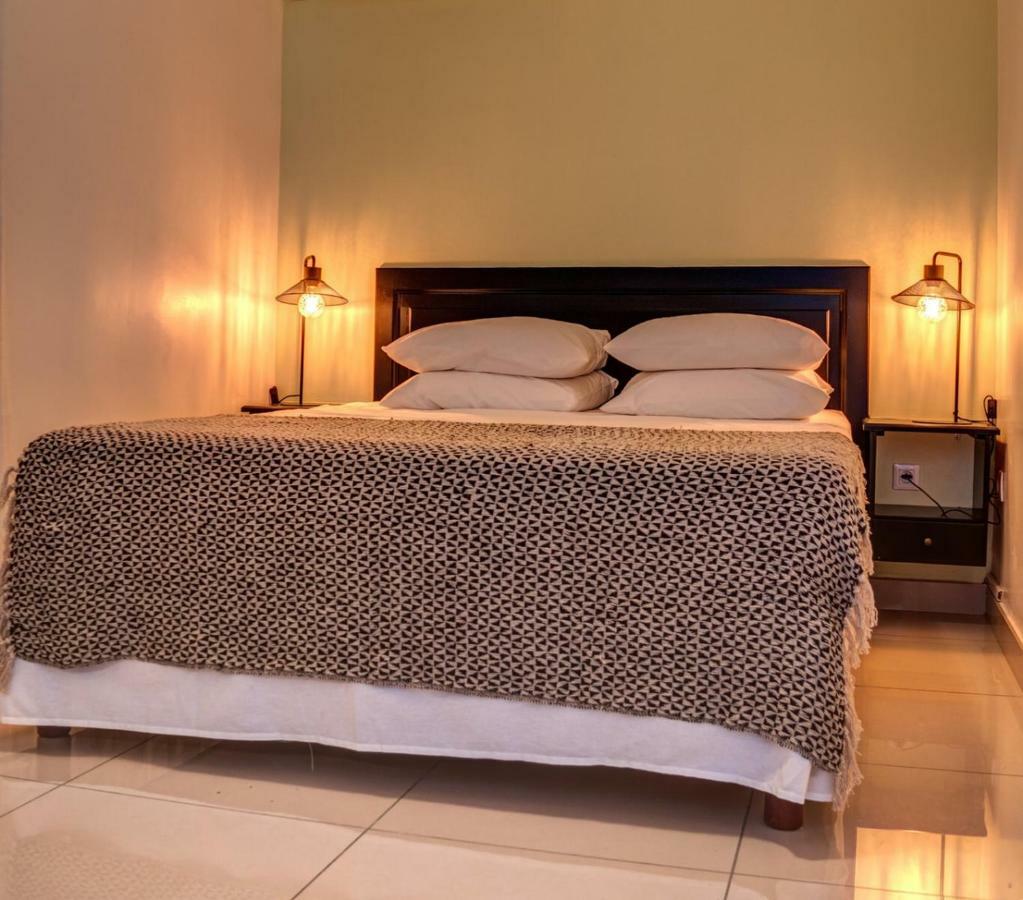 Hotel Pelican 舍尔谢 外观 照片